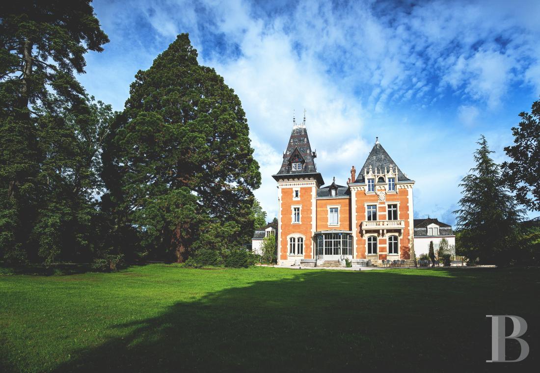 En Bourgogne, à Beaune, un château de la Belle Époque au milieu de ses huit hectares de vignes - photo  n°43